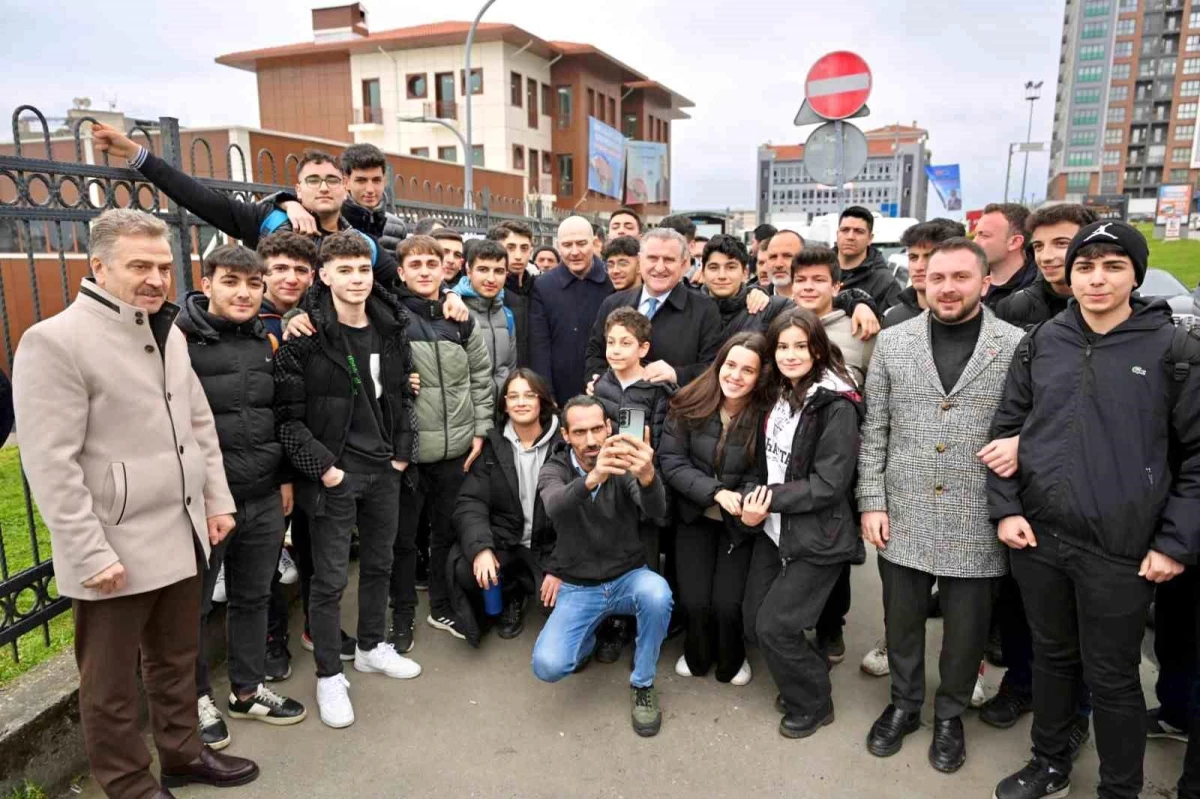 Gençlik ve Spor Bakanı Gaziosmanpaşa\'daki Spor Kulüpleriyle Buluştu