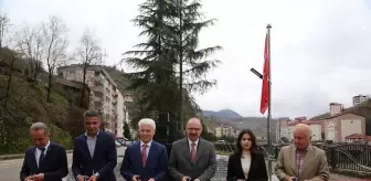 Giresun'un Yağlıdere ilçesinden ABD'ye göç eden ilk gurbetçiye anıt açıldı