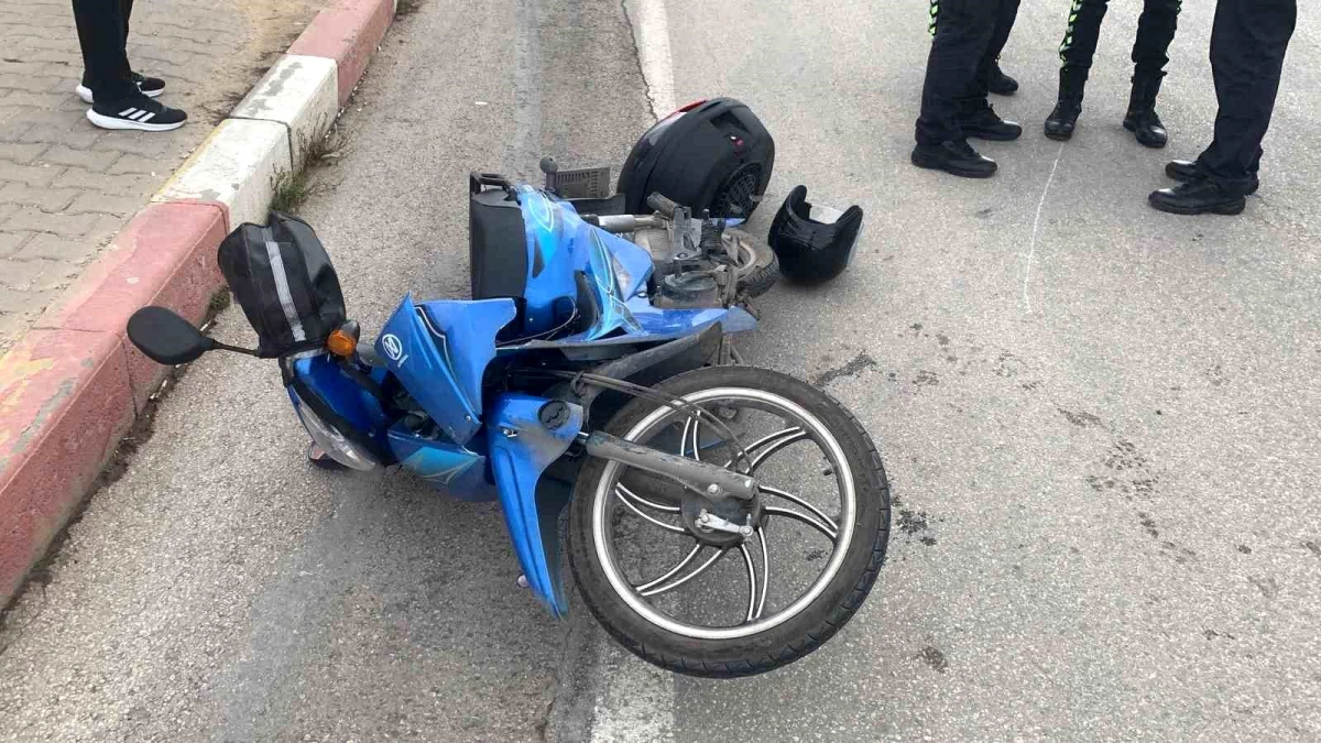 Karaman\'da hafif ticari araçla çarpışan motosiklet sürücüsü yaralandı