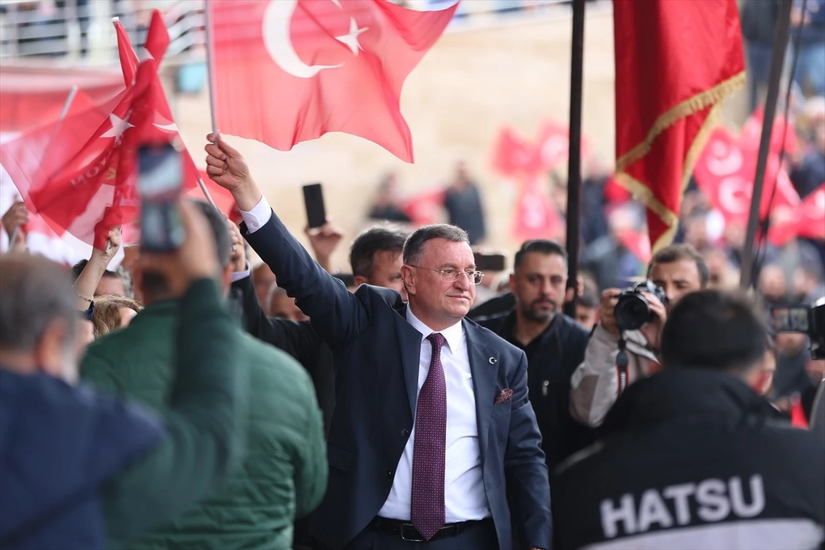 Hatay Büyükşehir Belediye Başkanı Lütfü Savaş, CHP\'nin aday göstermesiyle halk buluşmasına katıldı