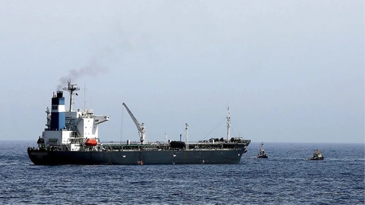 Yemen\'deki Husiler, İngiltere\'ye ait bir yük gemisini vurdu
