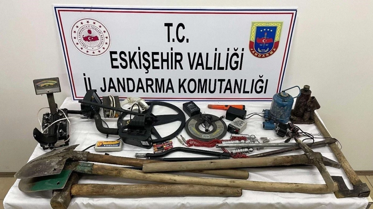 Eskişehir\'de Kaçak Kazı Yapan 4 Şahıs Yakalandı