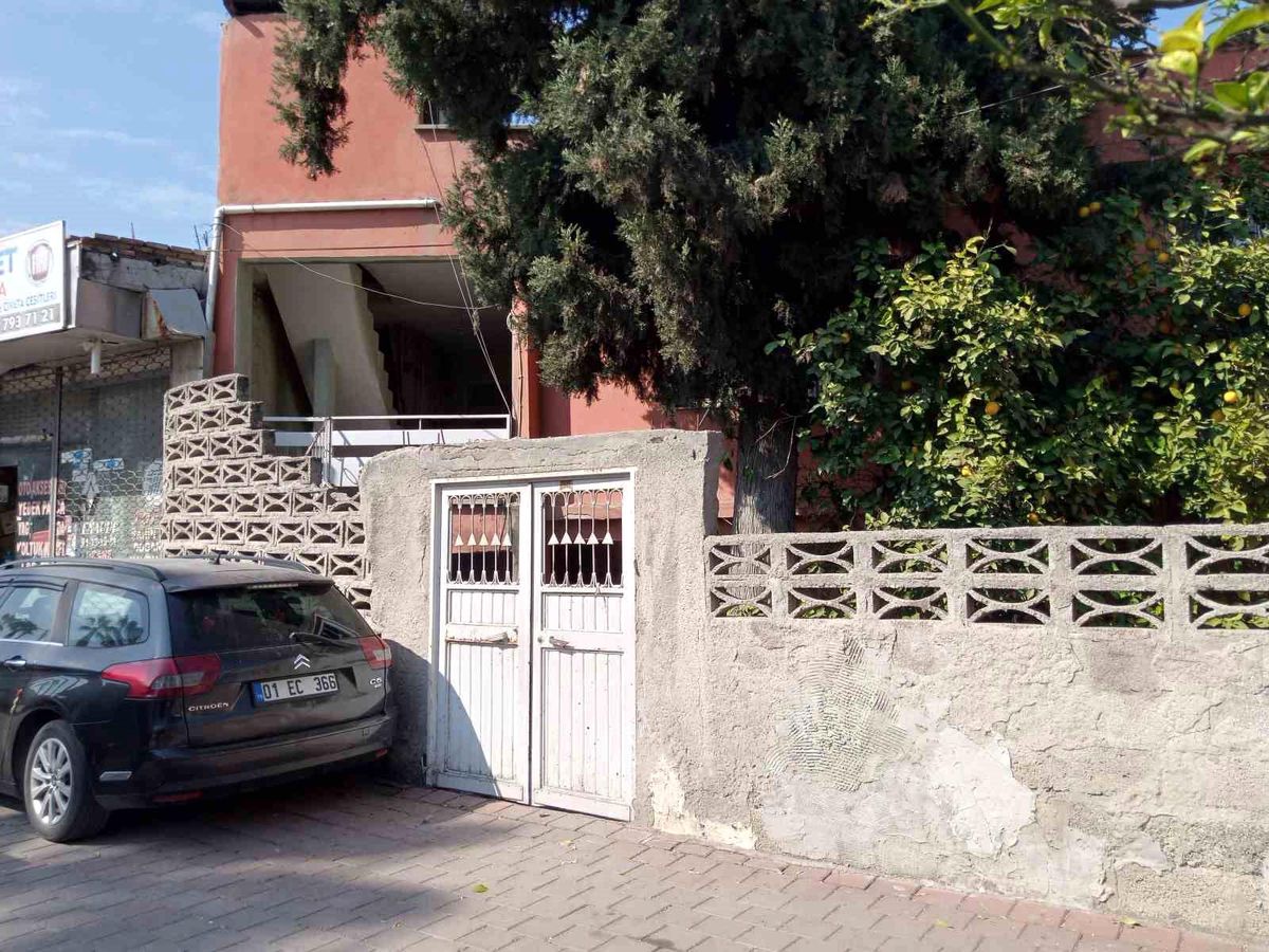 Adana\'da kadın dini nikahlı eşini meyve bıçağıyla bıçakladı