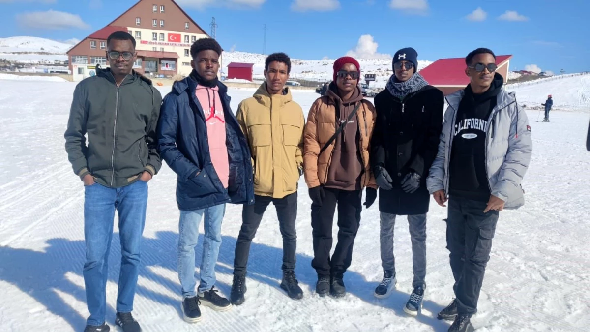 Bingöl Üniversitesinde Yabancı Öğrenciler Kayak Merkezinde Eğlendi