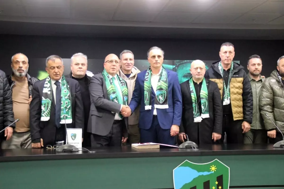 Kocaelispor, Mustafa Gürsel ile sözleşme imzaladı