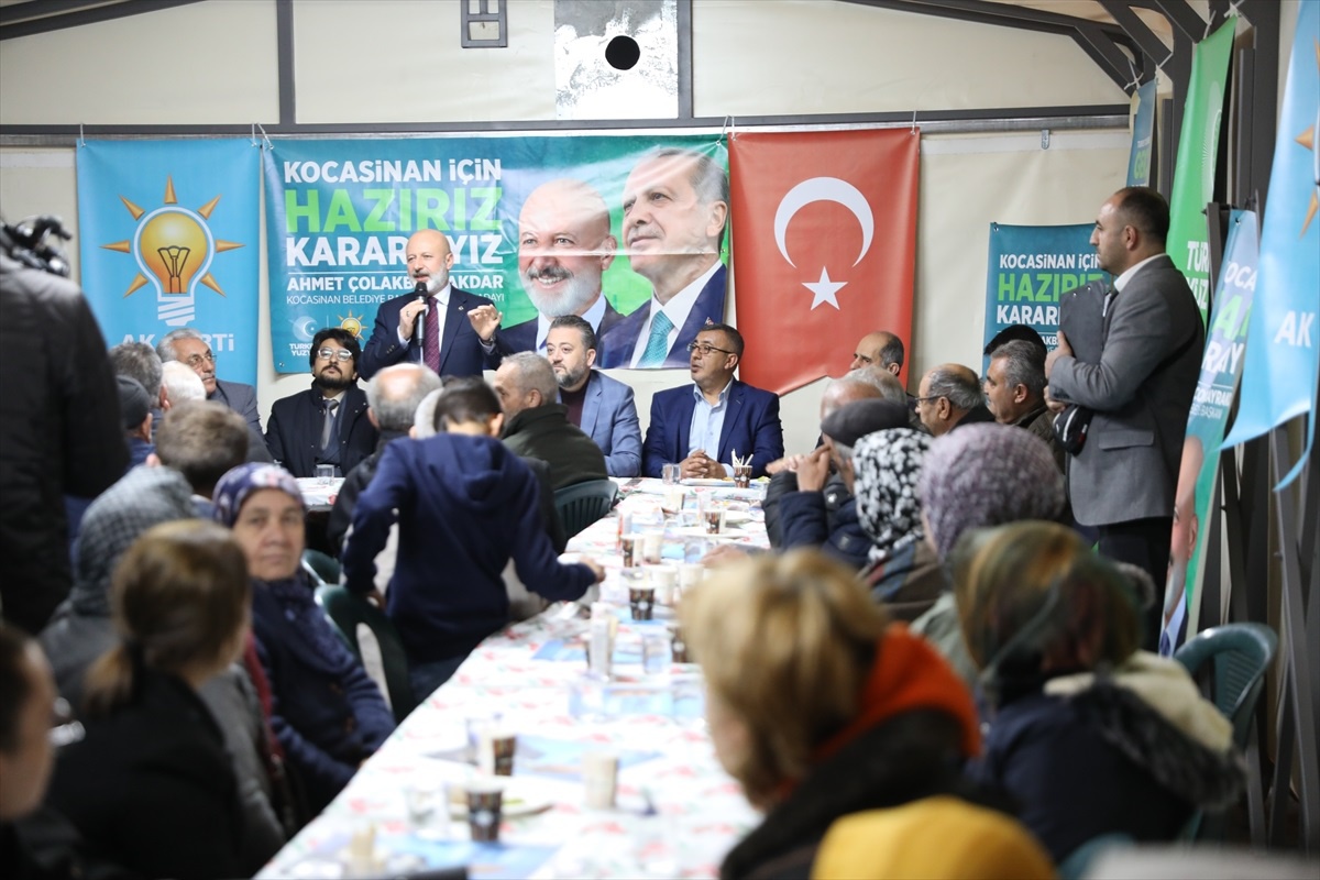 Kocasinan Belediye Başkanı Ahmet Çolakbayrakdar, Zümrüt ve Fevziçakmak mahallelerini ziyaret etti