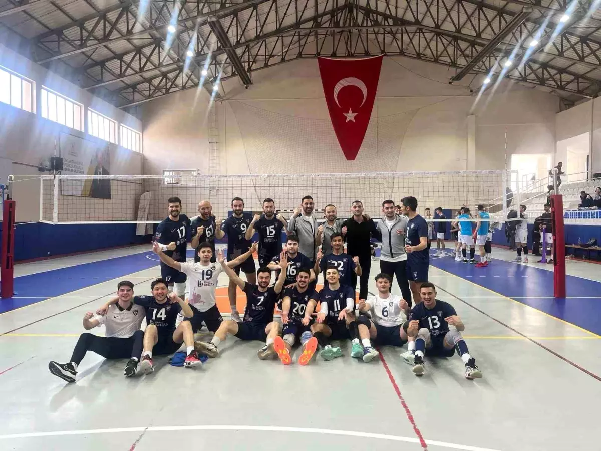 Düzce Belediyesi Spor Akademisi Erkek Voleybol Takımı Play-Off\'a galibiyetle başladı