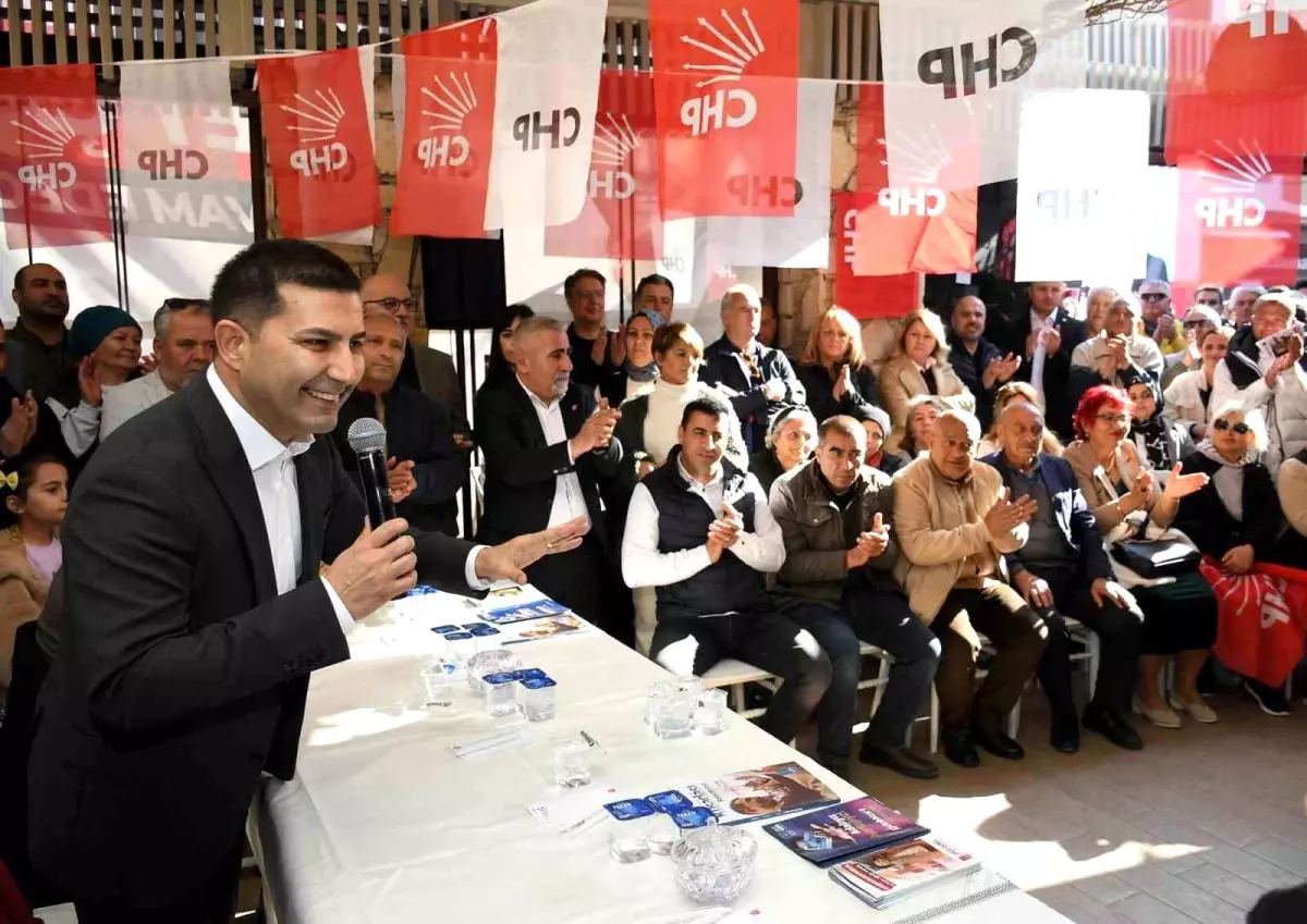 Kuşadası Belediye Başkanı Ömer Günel, seçim ofisinin açılışında konuştu