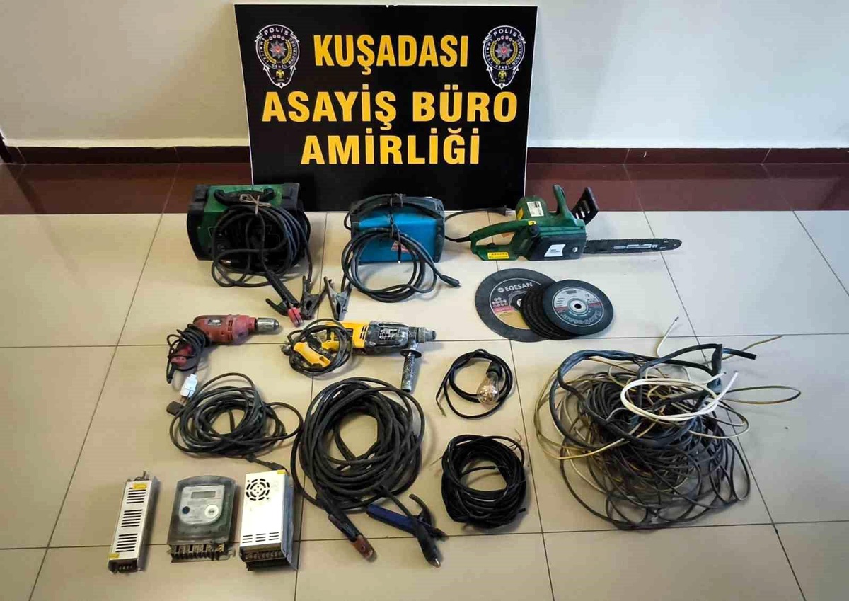 Kuşadası\'nda iş yerinde meydana gelen hırsızlık olayının şüphelileri yakalandı