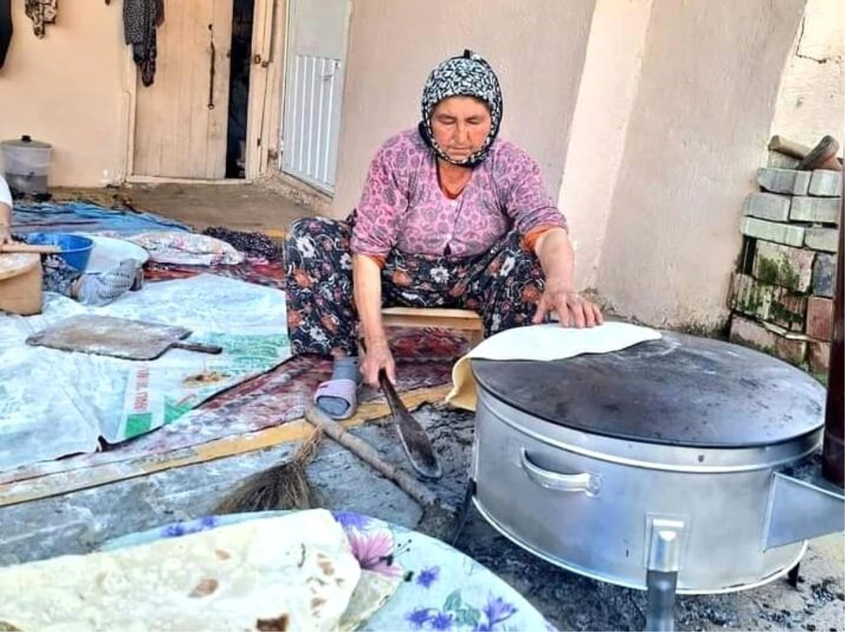 Sarıgöllü Kadınlar Ramazan Ayı İçin Yufka Hazırlıklarına Başladı