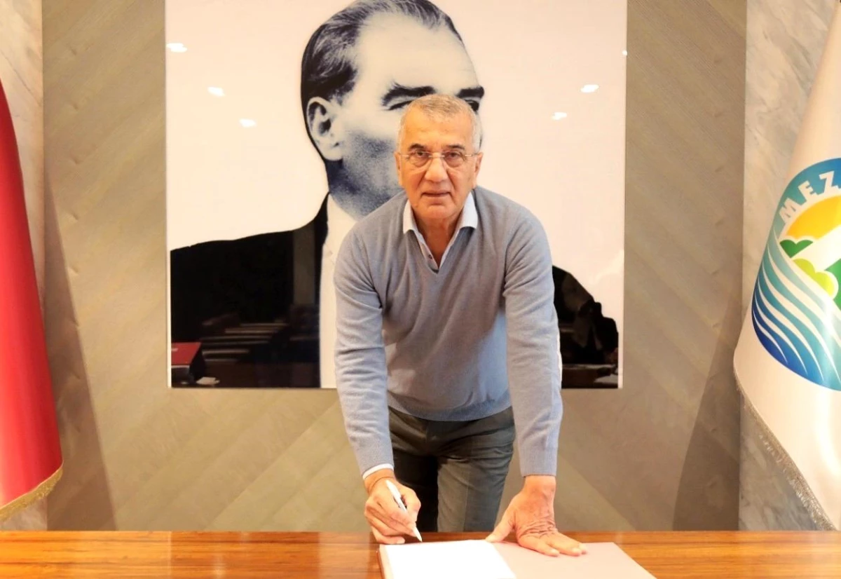 Mersin\'de Mezitli Belediye Başkanı Neşet Tarhan bağımsız aday oldu
