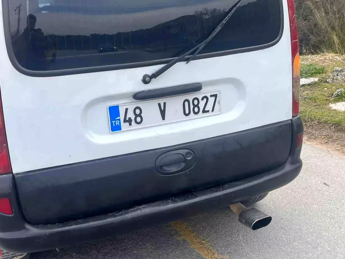 Muğla\'nın Milas ilçesinde trafik kazası: Bir motosiklet sürücüsü yaralandı