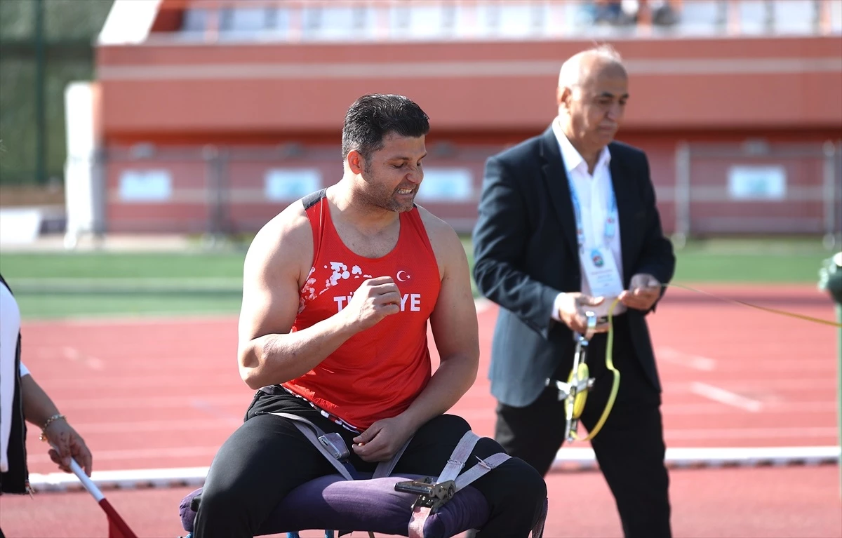 Muhammed Khalvandi, Seyfi Alanya Atmalar Kupası\'nda yeni dünya rekoru kırdı