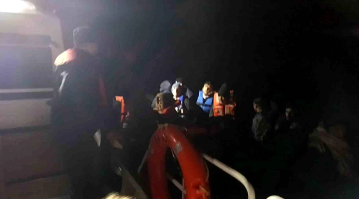 İzmir\'de Sahil Güvenlik tarafından 42 Afgan düzensiz göçmen yakalandı