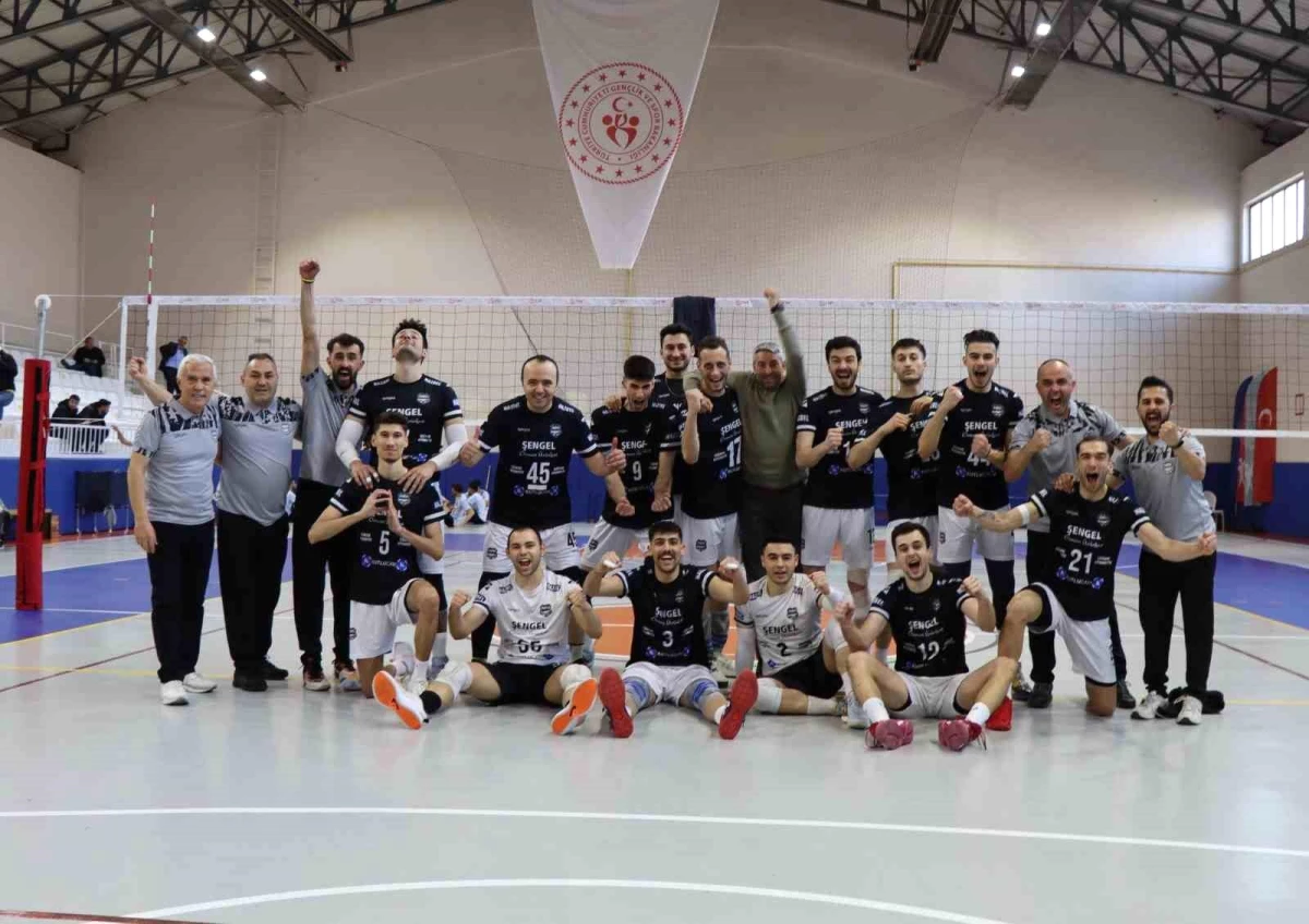 Nazilli Belediyespor Erkek Voleybol Takımı Midyat Belediye Spor\'u mağlup etti