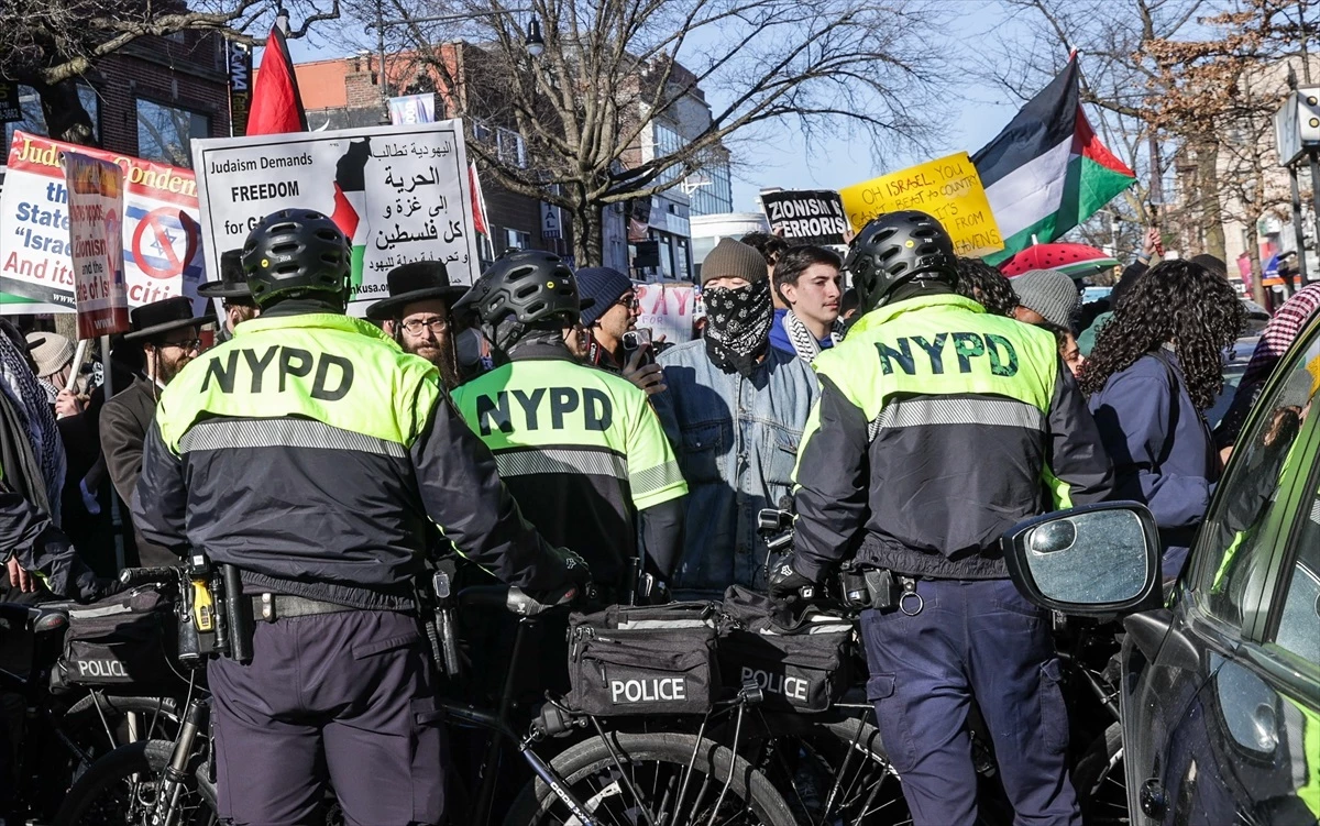 New York\'ta Filistin Destekçilerine Polis Müdahalesi