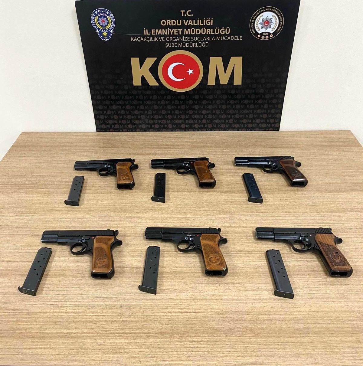 Ordu\'da 6 Ruhsatsız Tabanca Ele Geçirildi, 2 Şüpheliden Biri Tutuklandı