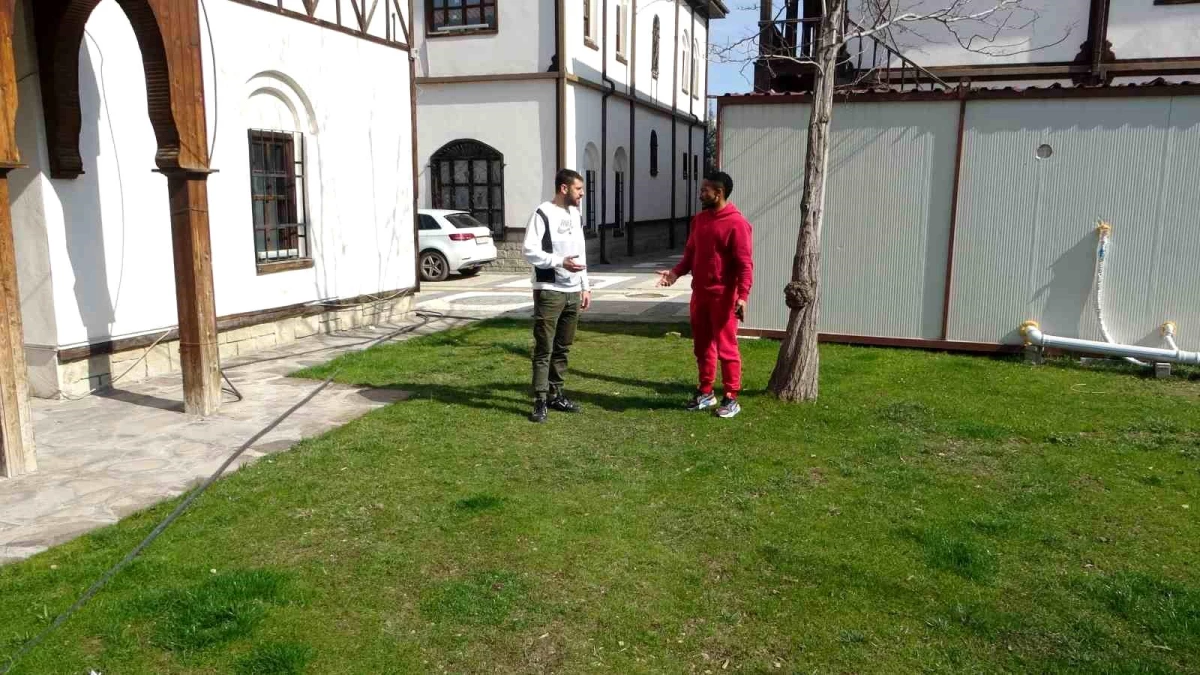 İstanbul\'dan Malatya\'ya gelen yabancı uyruklu arkadaşların otel odasındaki kasası çalındı