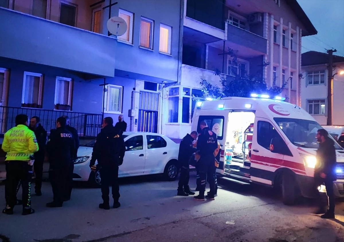Akyazı\'da Komşu Tartışması Kanlı Bitti: Şüpheli Tutuklandı