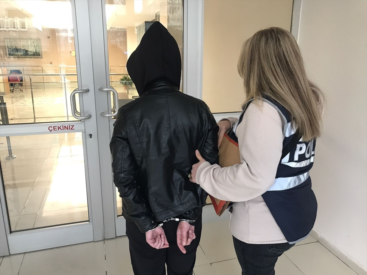Samsun\'da evden hırsızlık yapan 2 şüpheli tutuklandı