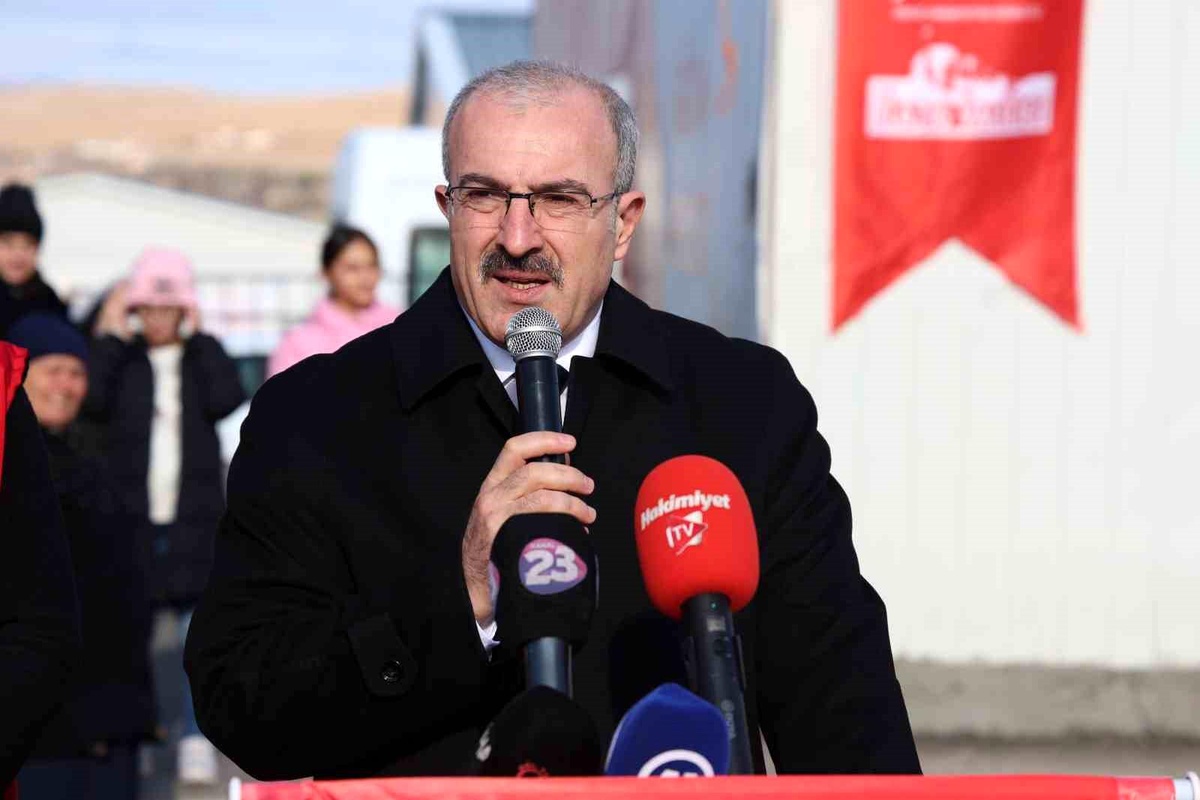 Ukrayna\'dan tahliye edilen Ahıska Türkleri Bitlis\'e yerleştirildi