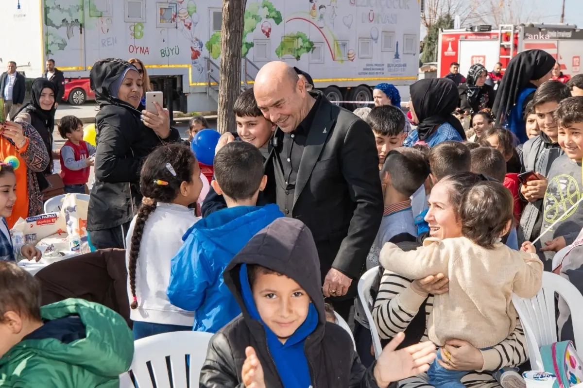 İzmir Büyükşehir Belediye Başkanı Tunç Soyer, Kadifekale\'de Mahalle Bostanları Üreticileriyle Buluştu