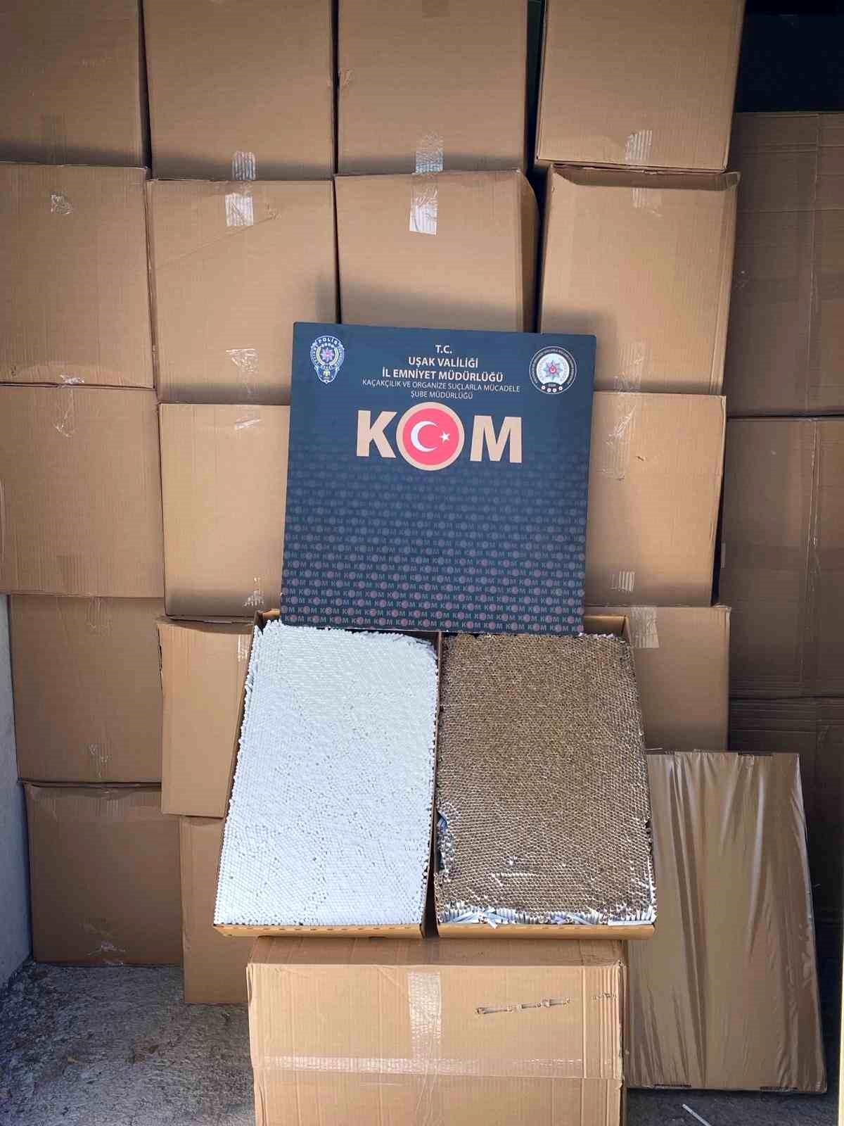 Uşak\'ta 4 milyon 500 bin kaçak dolu makaron ele geçirildi