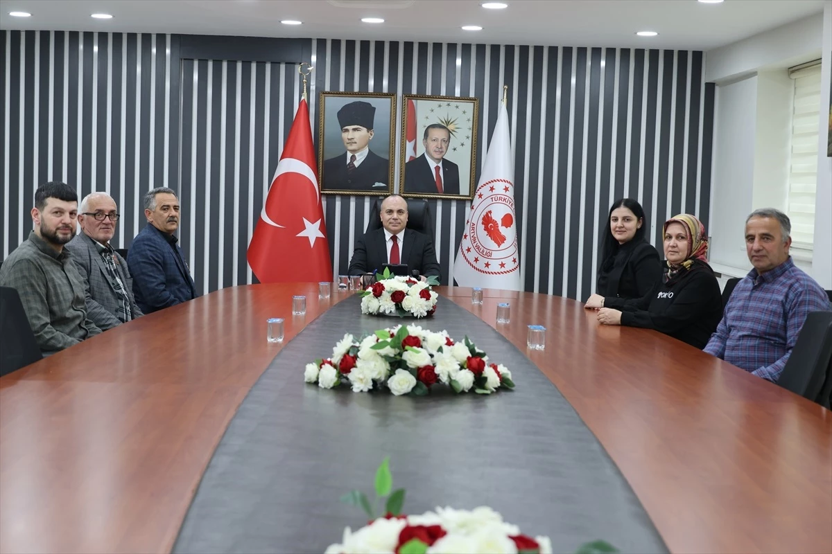 Artvin Valisi Cengiz Ünsal, Şehit ve Gazi Aileleri Derneği Yönetim Kurulu ile görüştü