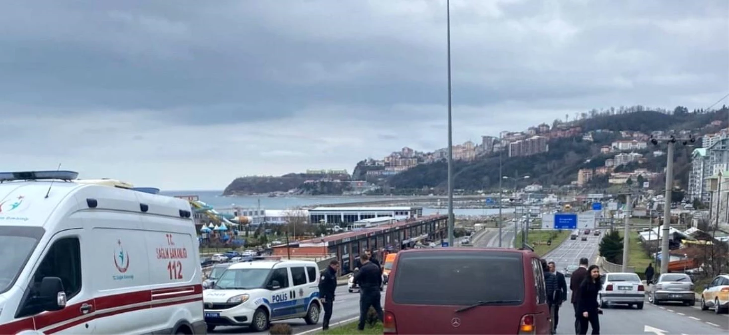 Zonguldak\'ta Hafif Ticari Araç İki Kadına Çarptı