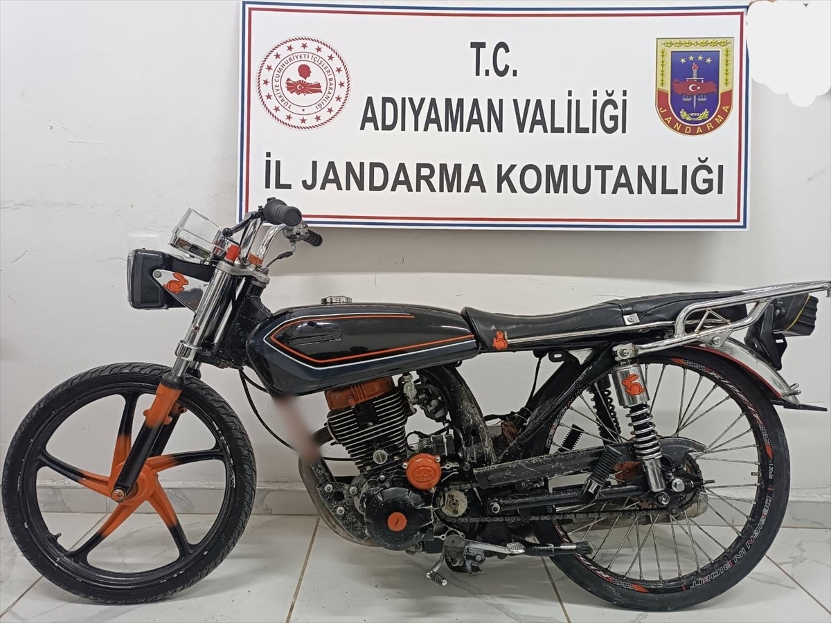 Adıyaman\'da dur ihtarına uymayan motosiklet sürücüsü kovalamaca sonucu yakalandı