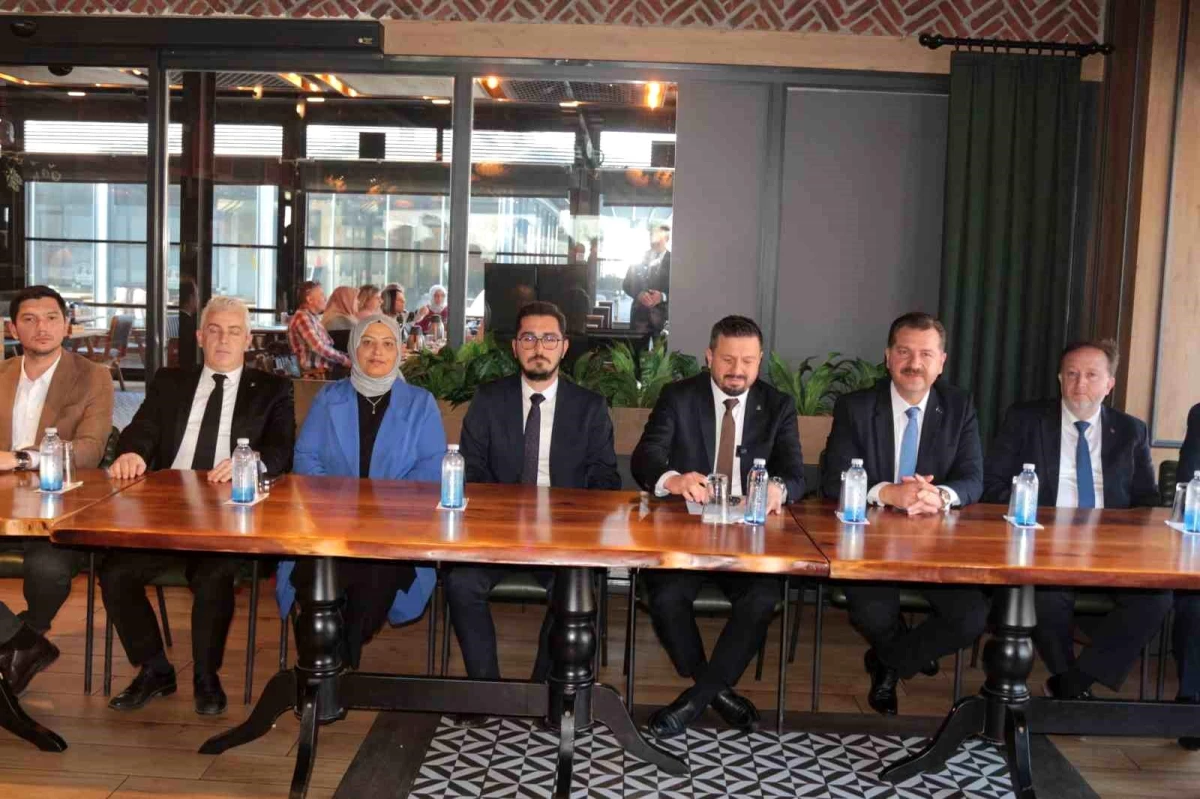 AK Parti Balıkesir İl Başkanlığı, Cumhurbaşkanı Erdoğan\'ın Balıkesir ziyareti öncesinde basın toplantısı düzenledi