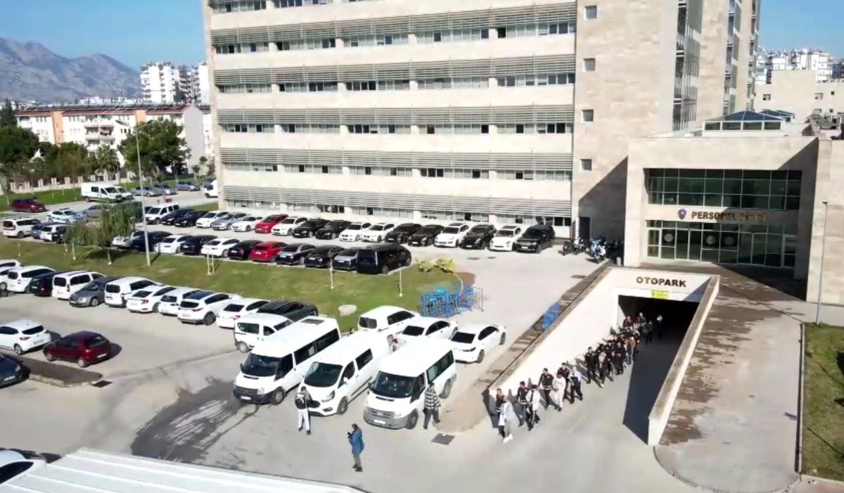 Antalya\'da 200 Şüpheli Yakalandı