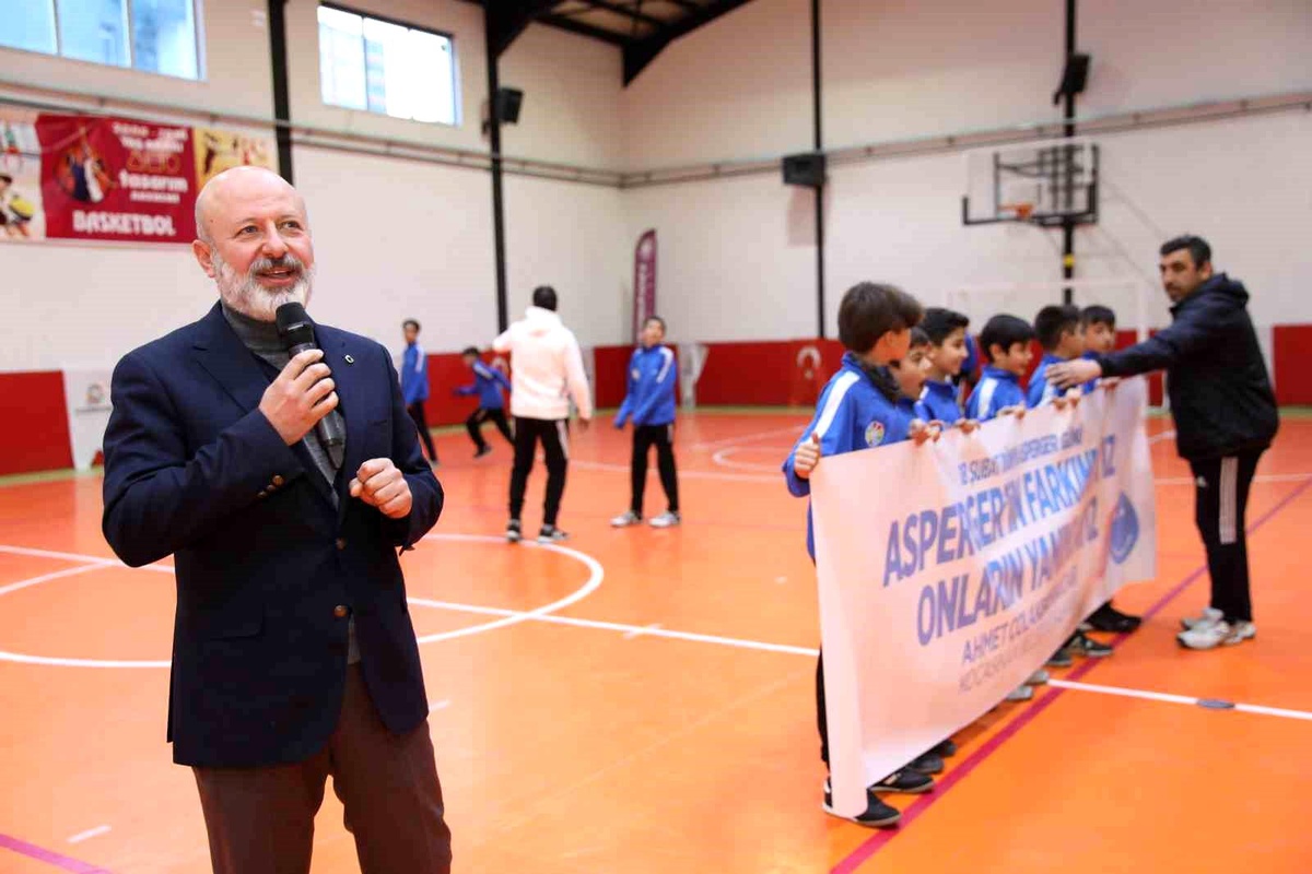 Kocasinan Belediye Başkanı Ahmet Çolakbayrakdar, Baba-Oğul Futbol Turnuvasına Katıldı