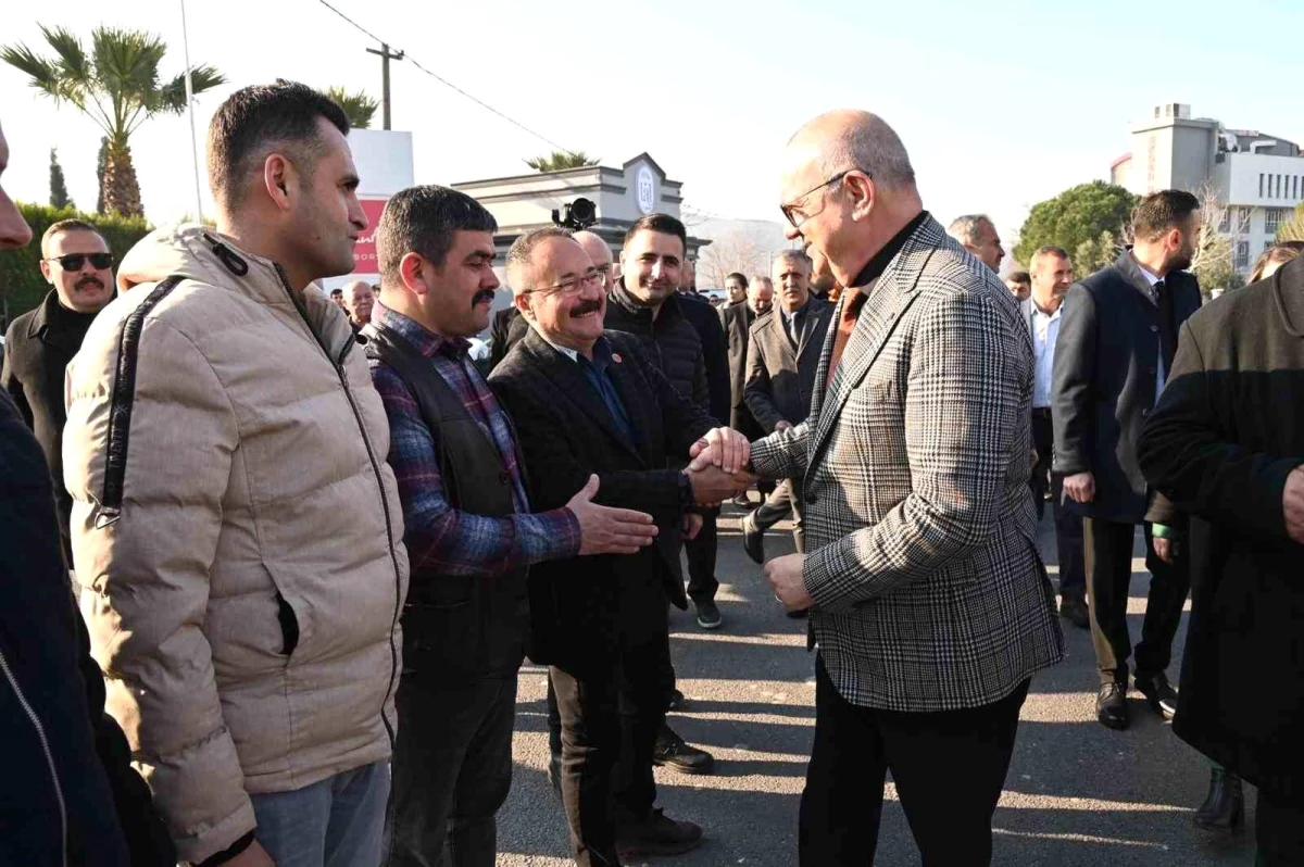 Manisa Büyükşehir Belediye Başkanı Cengiz Ergün, Akhisar\'da coşkuyla karşılandı