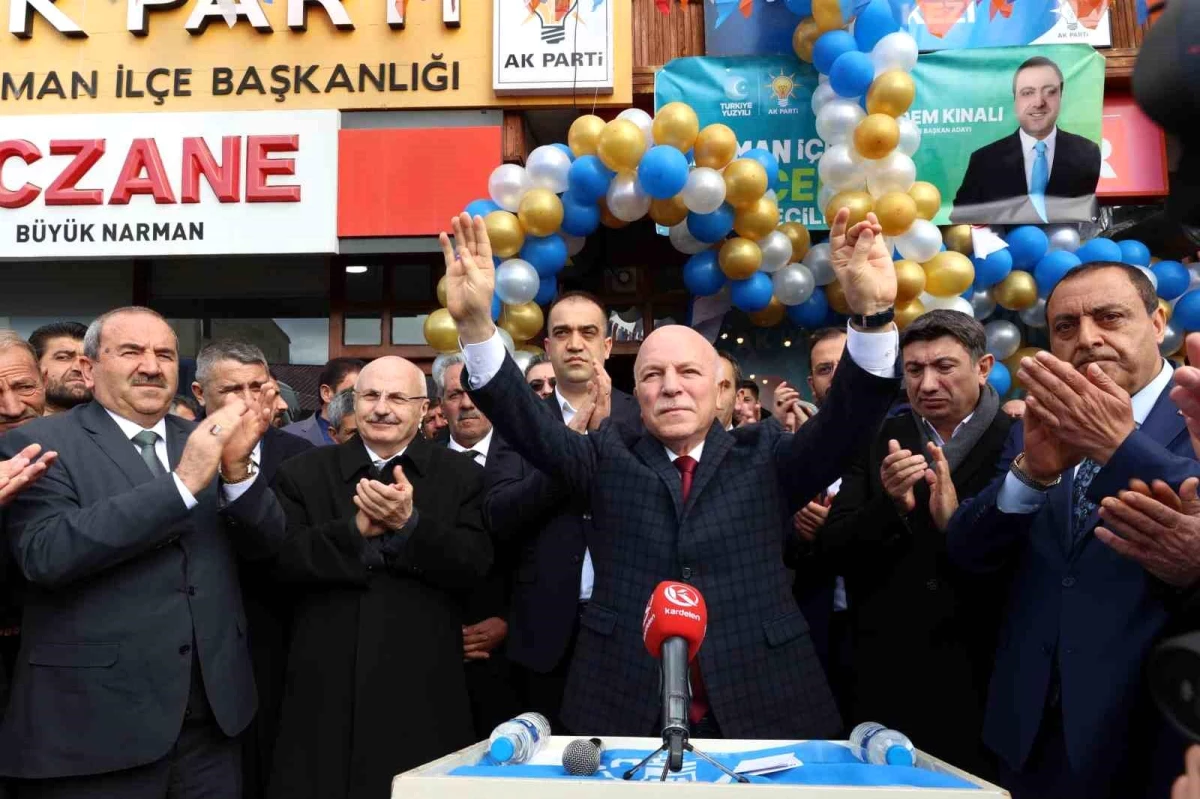 Erzurum Büyükşehir Belediye Başkanı Mehmet Sekmen, Narman\'da AK Parti Seçim Koordinasyon Merkezi\'nin açılışını yaptı