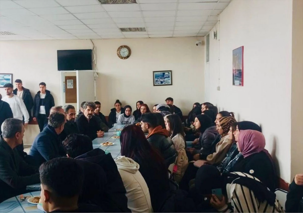 Bitlis Eren Üniversitesi Rektörü öğrencilerle buluştu