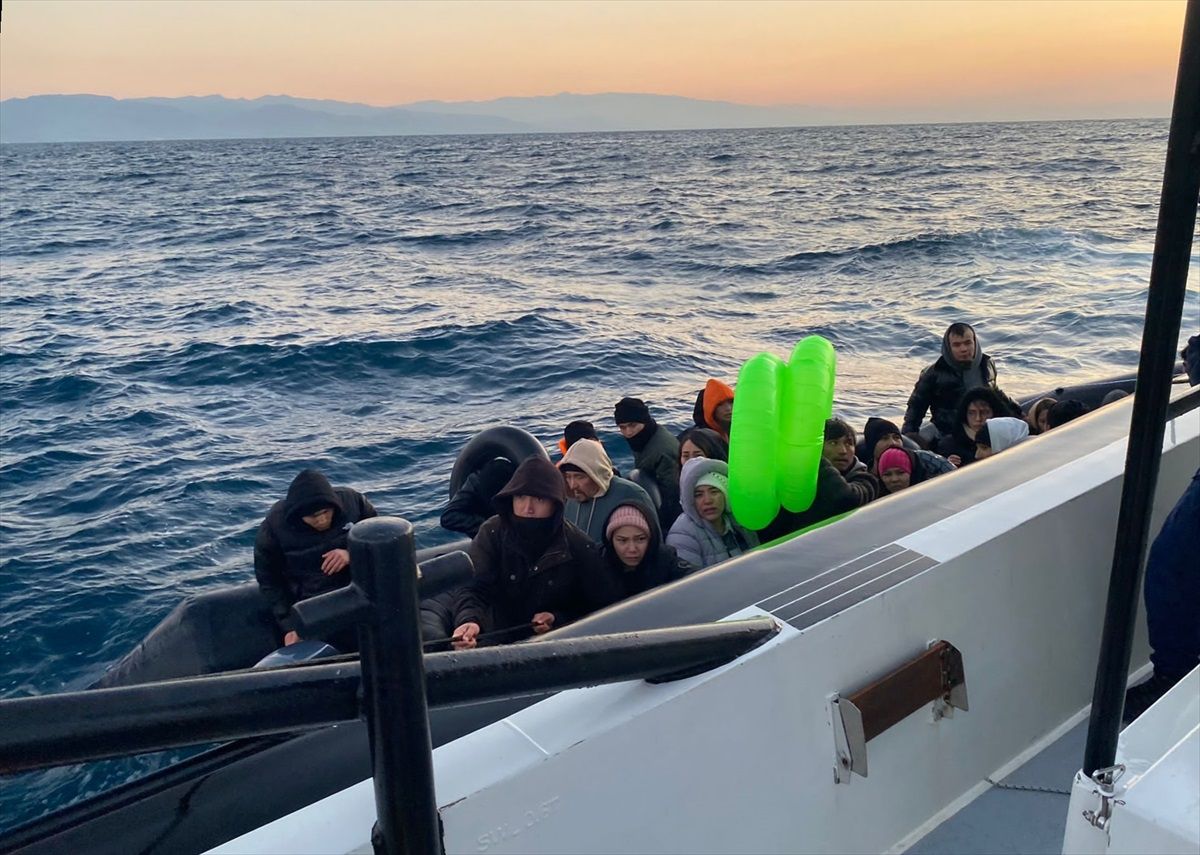 Çanakkale\'de 89 düzensiz göçmen kurtarıldı