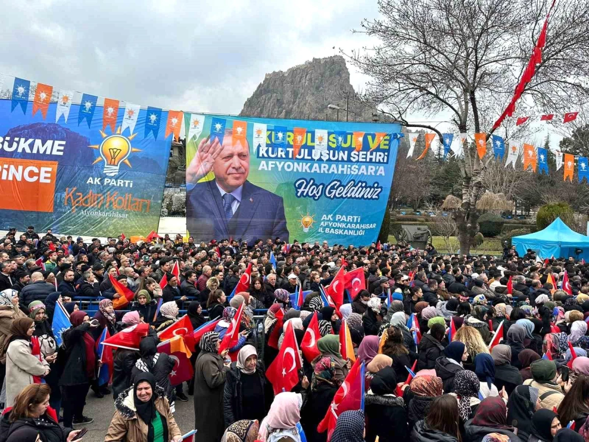 Cumhurbaşkanı Erdoğan Afyonkarahisar\'da seçim çalışmalarına devam ediyor