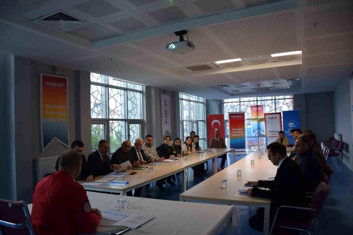 Bilecik Gençlik ve Spor İl Müdürlüğü \'Deneyap Sınavları ve 2024 Teknofest Başvuruları\' İle İlgili Toplantı Düzenledi