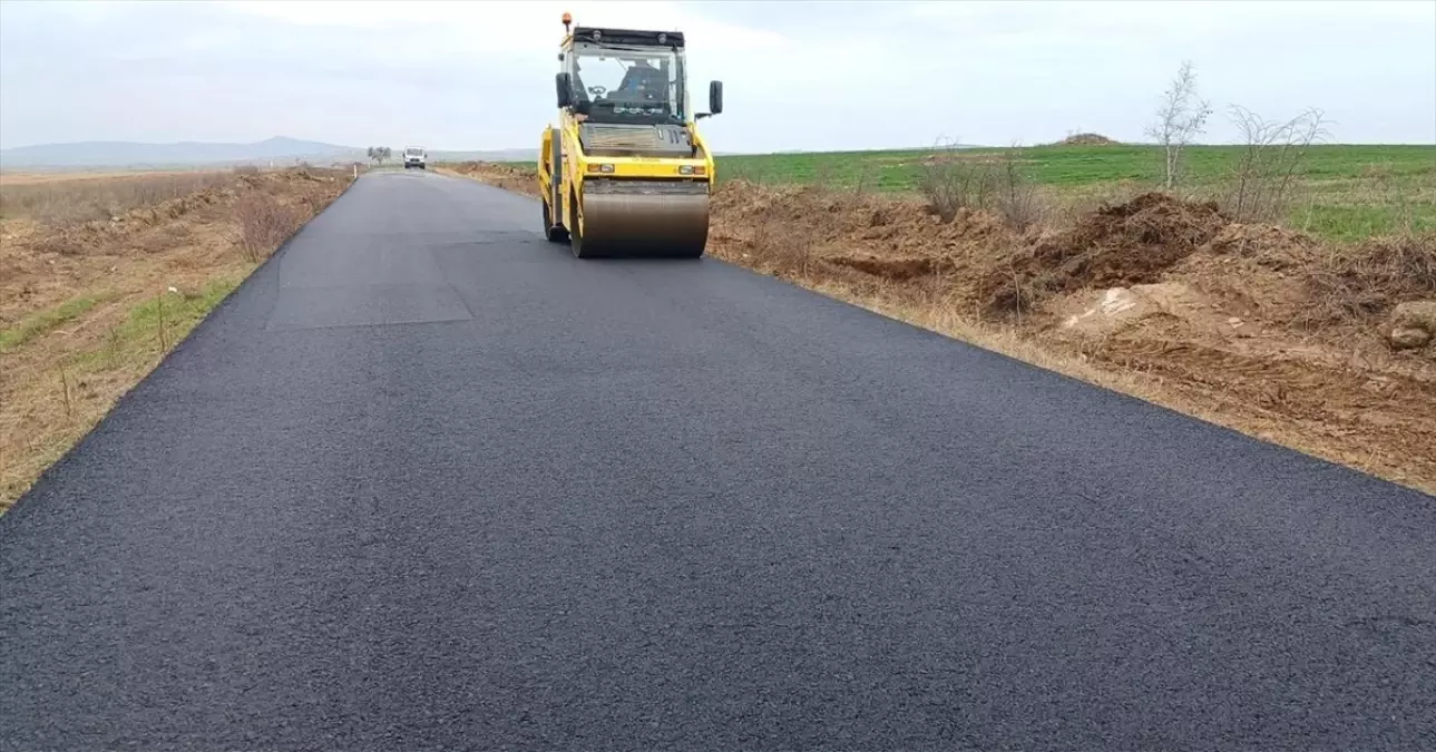 Edirne İl Özel İdaresi, köy yollarını sıcak asfaltla buluşturuyor