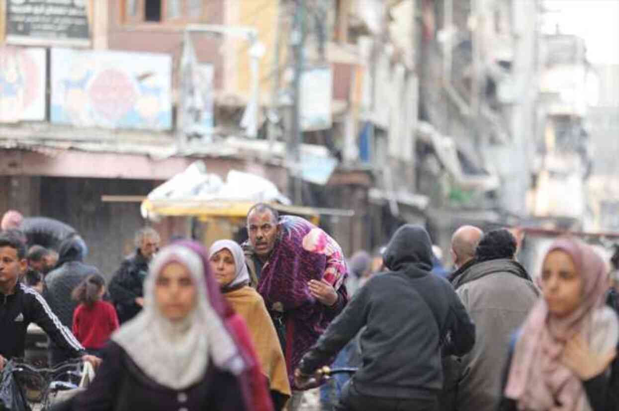 Gazze'de skandal görüntü! Okulda alıkoydukları yüzlerce Filistinlinin elbiselerini çıkardılar Gazze'de skandal görüntü! Okulda alıkoydukları yüzlerce Filistinlinin elbiselerini çıkardılar