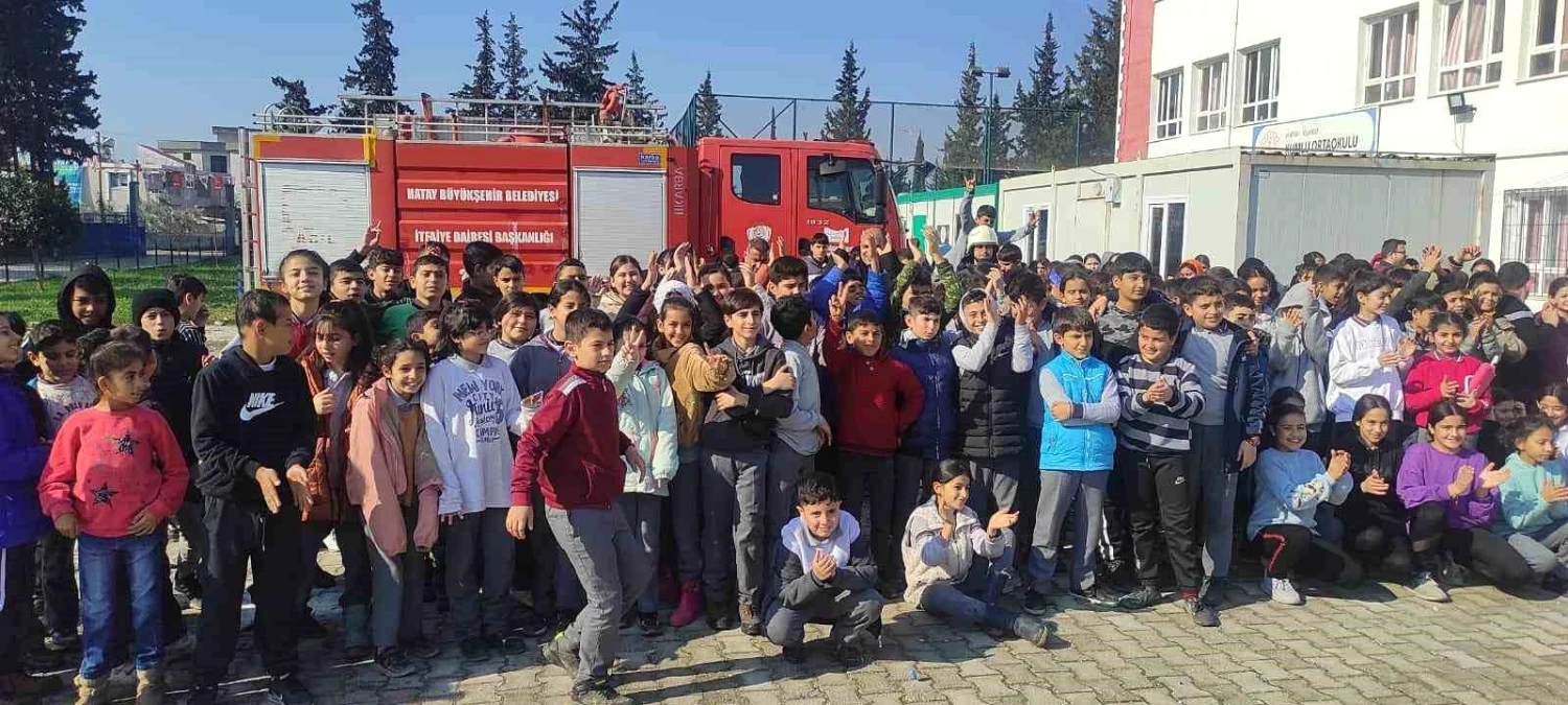 Hatay\'ın Kumlu ilçesinde öğrencilere yangın eğitimi verildi