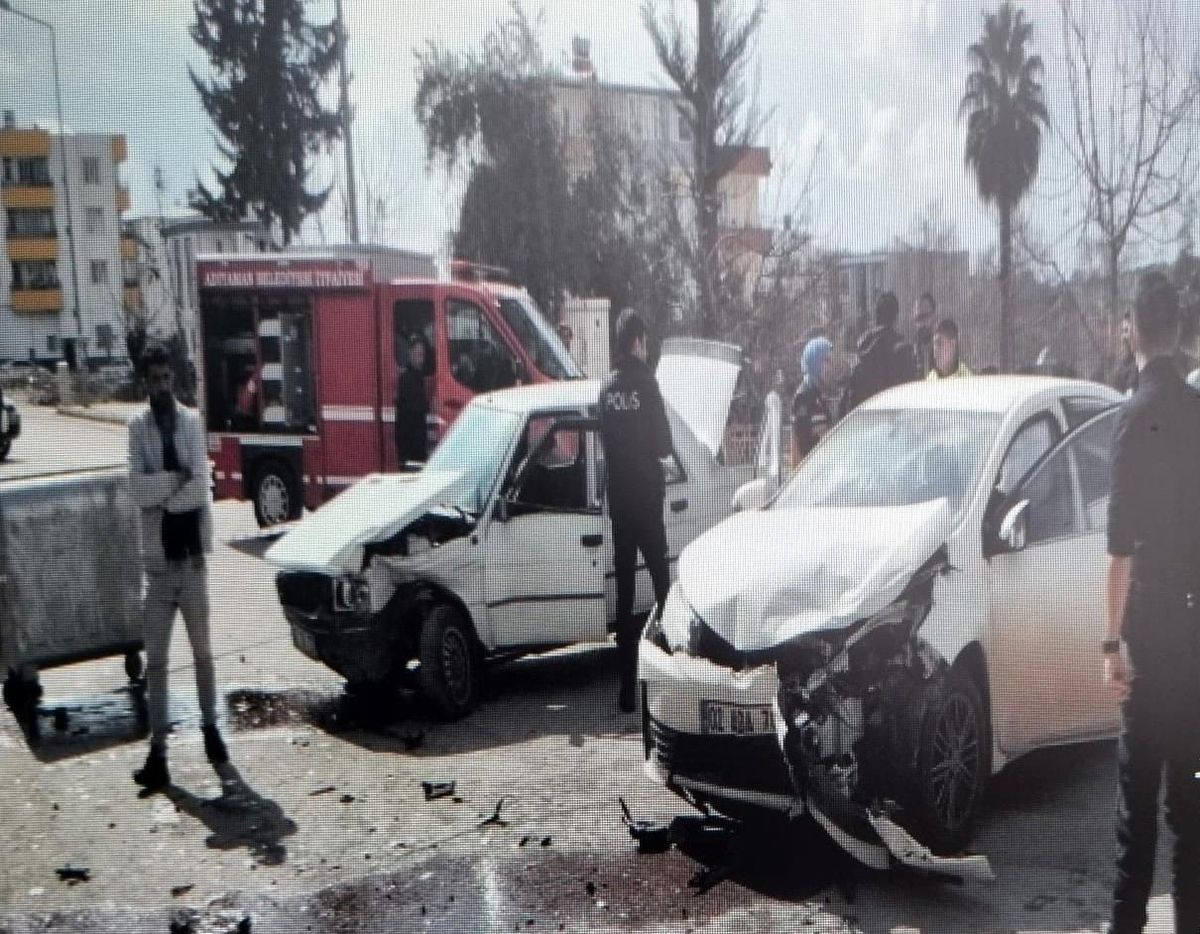 Adıyaman\'da Otomobil Çarpışması: 1 Yaralı