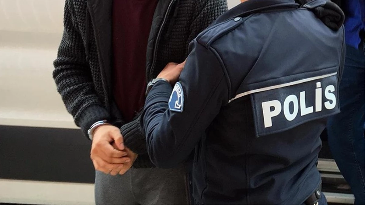 İnterpol\'ün aradığı uyuşturucu kaçakçısı İzmir\'de yakalandı
