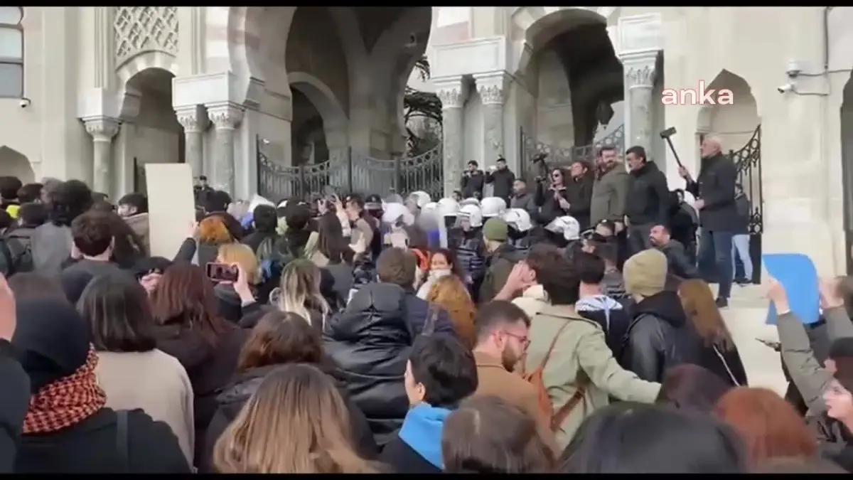 İstanbul Üniversitesi\'nde protestolar şiddetlendi, 1 öğrenci yaralandı