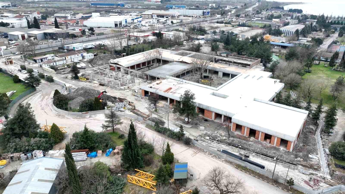 Kocaeli Büyükşehir, İzmit Engelsiz Yaşam Merkezi\'nde engelli bireyler için çalışmalar yapıyor