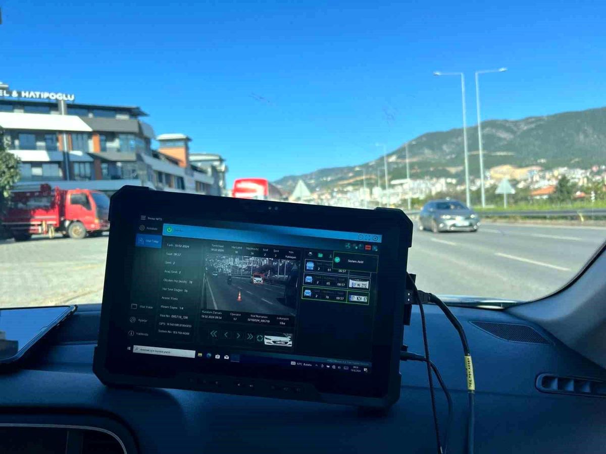Alanya\'da çevirmesiz radar denetimlerinde 67 araca 200 bin 705 lira ceza kesildi