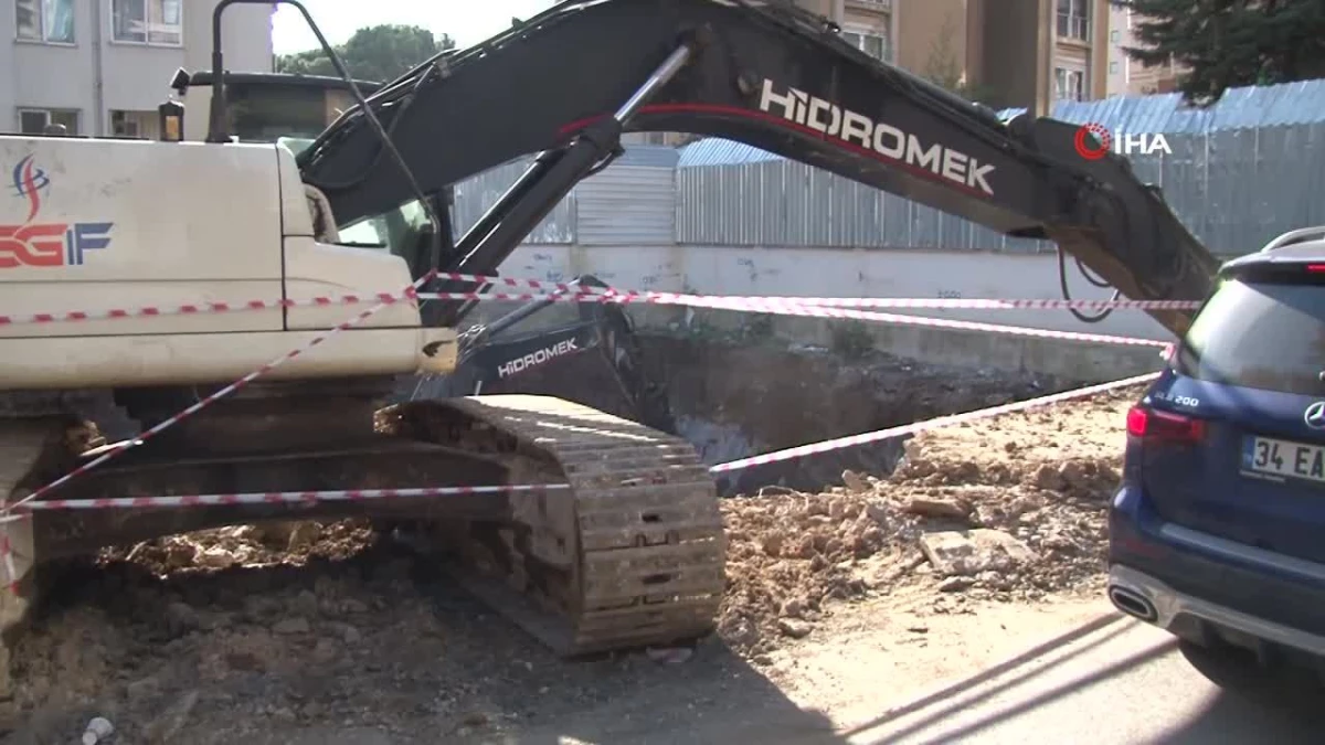 Kadıköy\'de önlem alınmayan inşaat alanı tehlike saçıyor