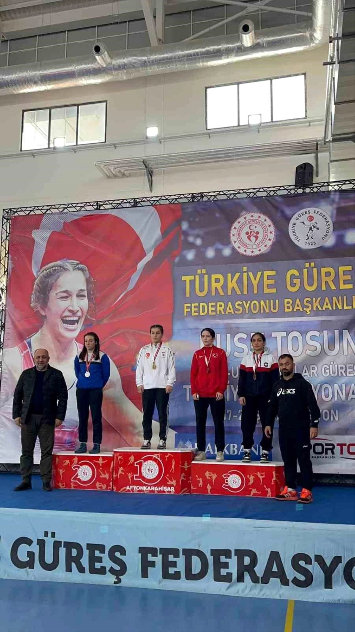 Erzincanlı Sporcular U17-U20 Kadınlar Güreş Türkiye Şampiyonası\'nda Başarı Elde Etti