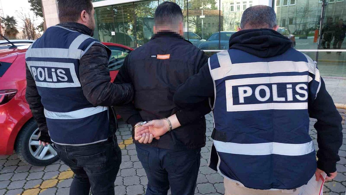 Samsun\'da hastane önünde polis memuru ve annesine çarpan minibüs sürücüsü adli kontrol şartıyla serbest bırakıldı